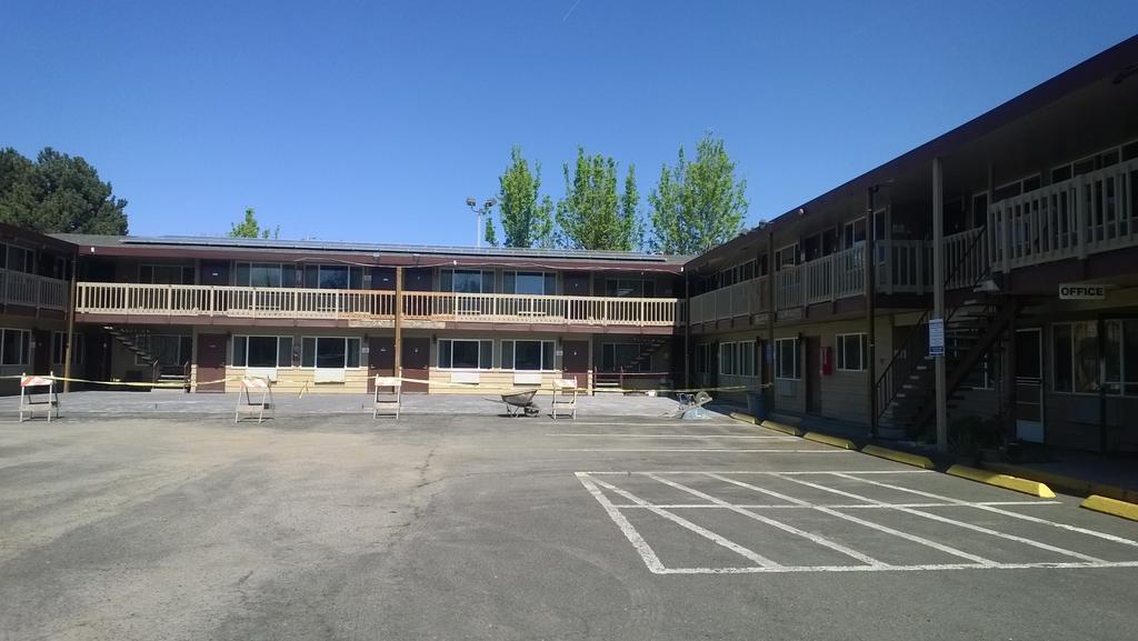 Banfield Motel Portland Exterior photo